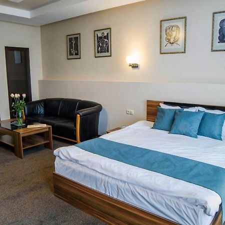 Park-Hotel Yambol ภายนอก รูปภาพ