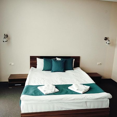 Park-Hotel Yambol ภายนอก รูปภาพ