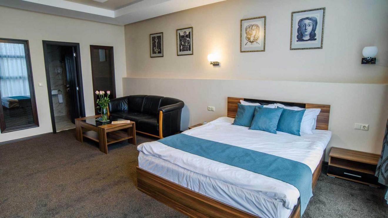 Park-Hotel Yambol ภายนอก รูปภาพ