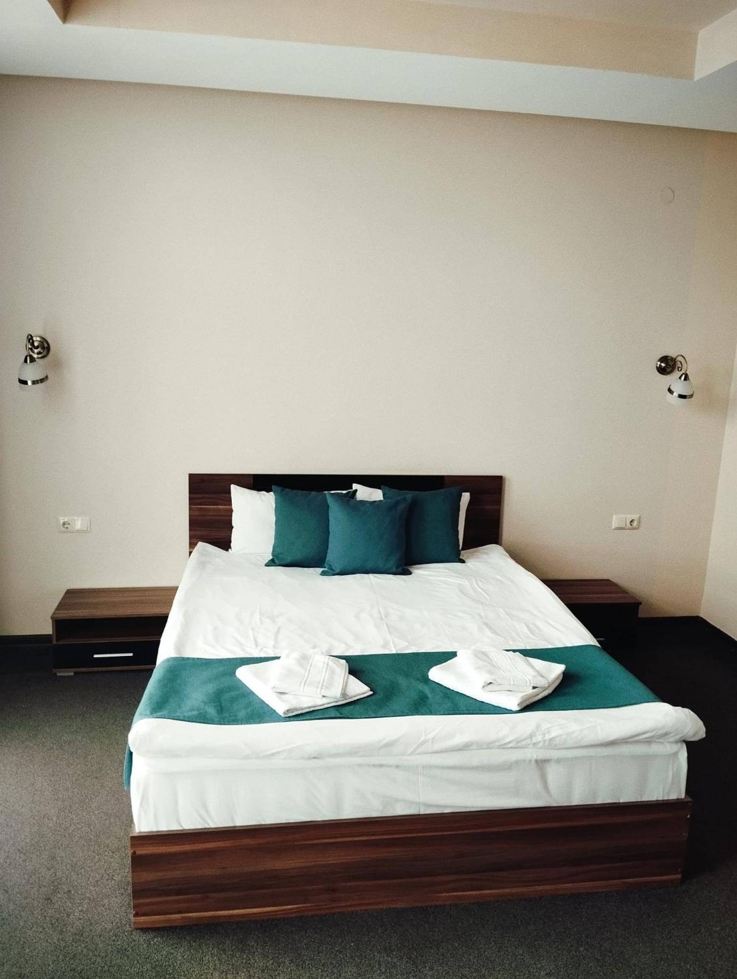 Park-Hotel Yambol ภายนอก รูปภาพ