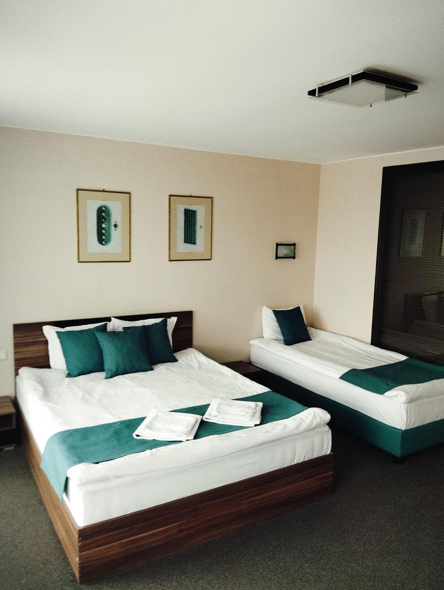 Park-Hotel Yambol ภายนอก รูปภาพ