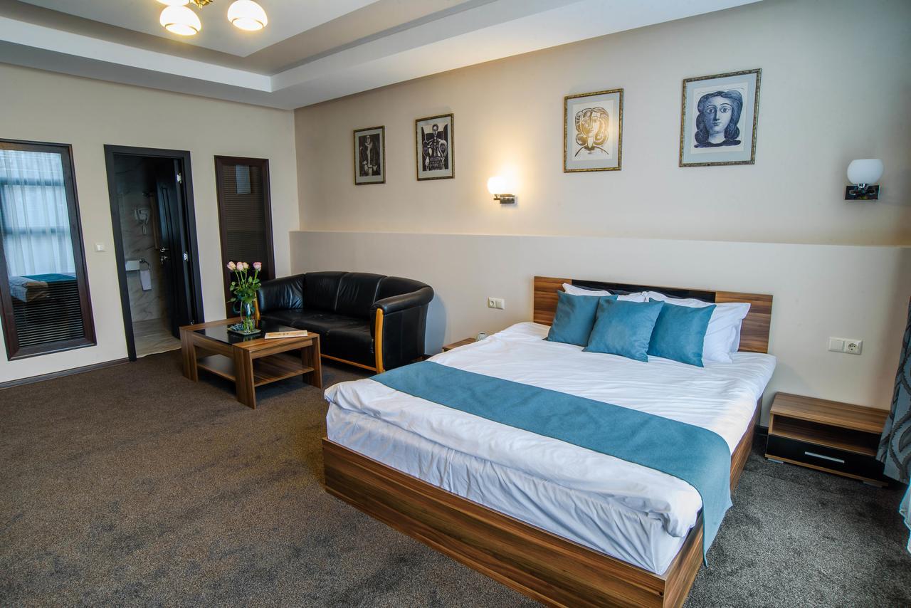 Park-Hotel Yambol ภายนอก รูปภาพ