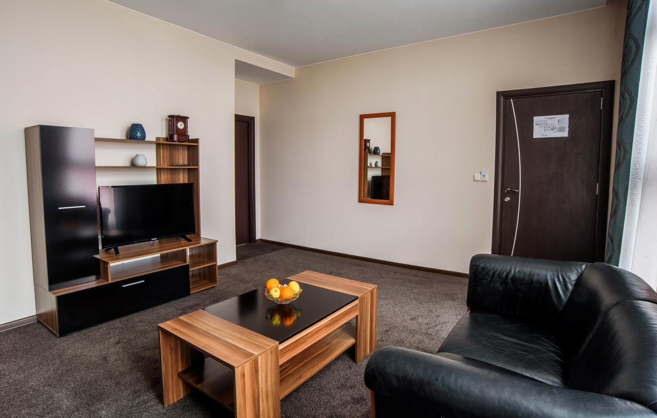 Park-Hotel Yambol ภายนอก รูปภาพ