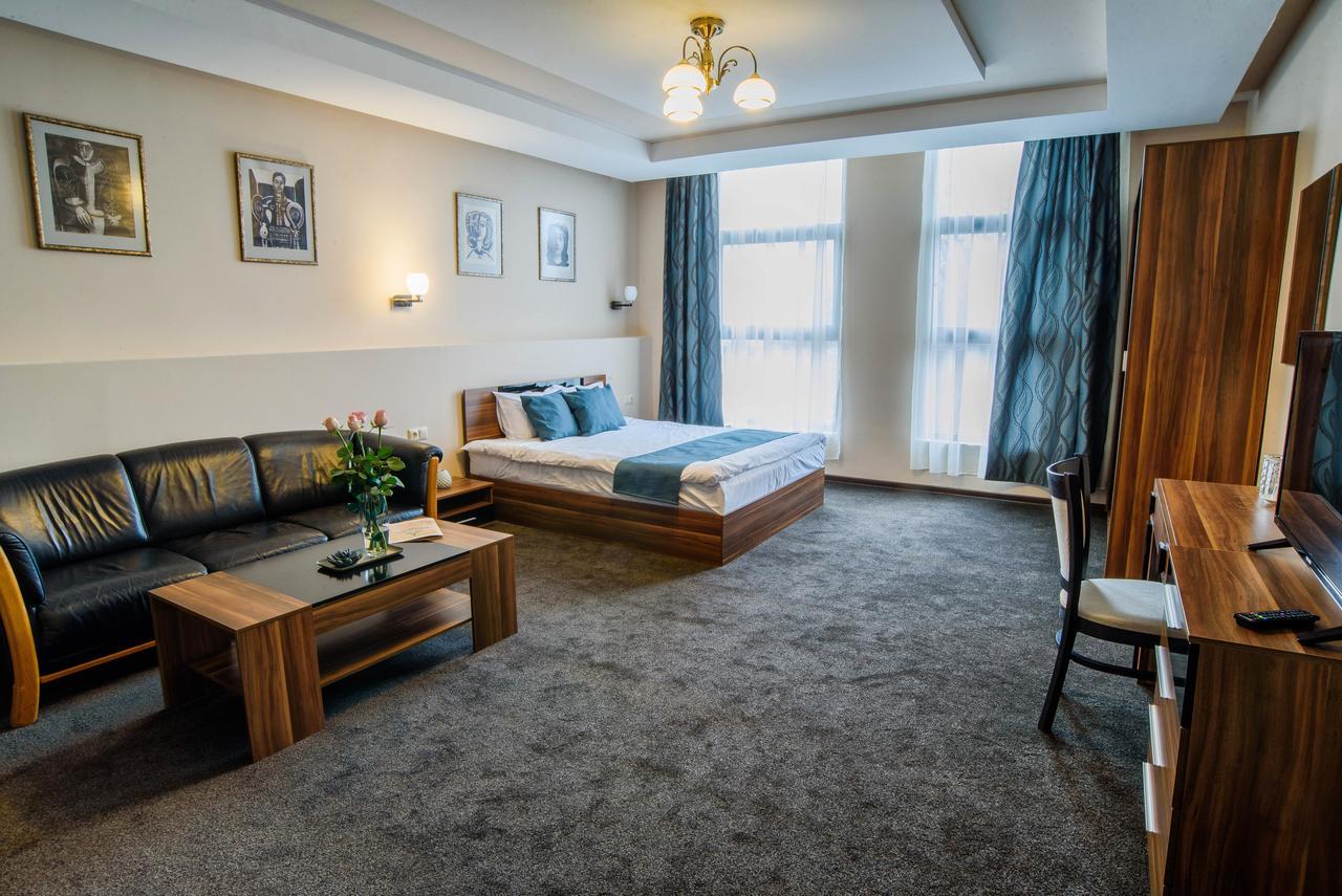 Park-Hotel Yambol ภายนอก รูปภาพ